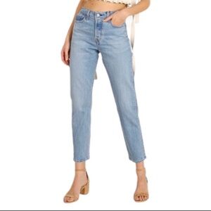 Levi's Wedgie High Rise Button Fly Waist Denim
Light Wash Skinny Jeans 28